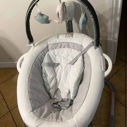 Graco Soothe 'n Sway LX - Columpio para bebé con gorila portátil