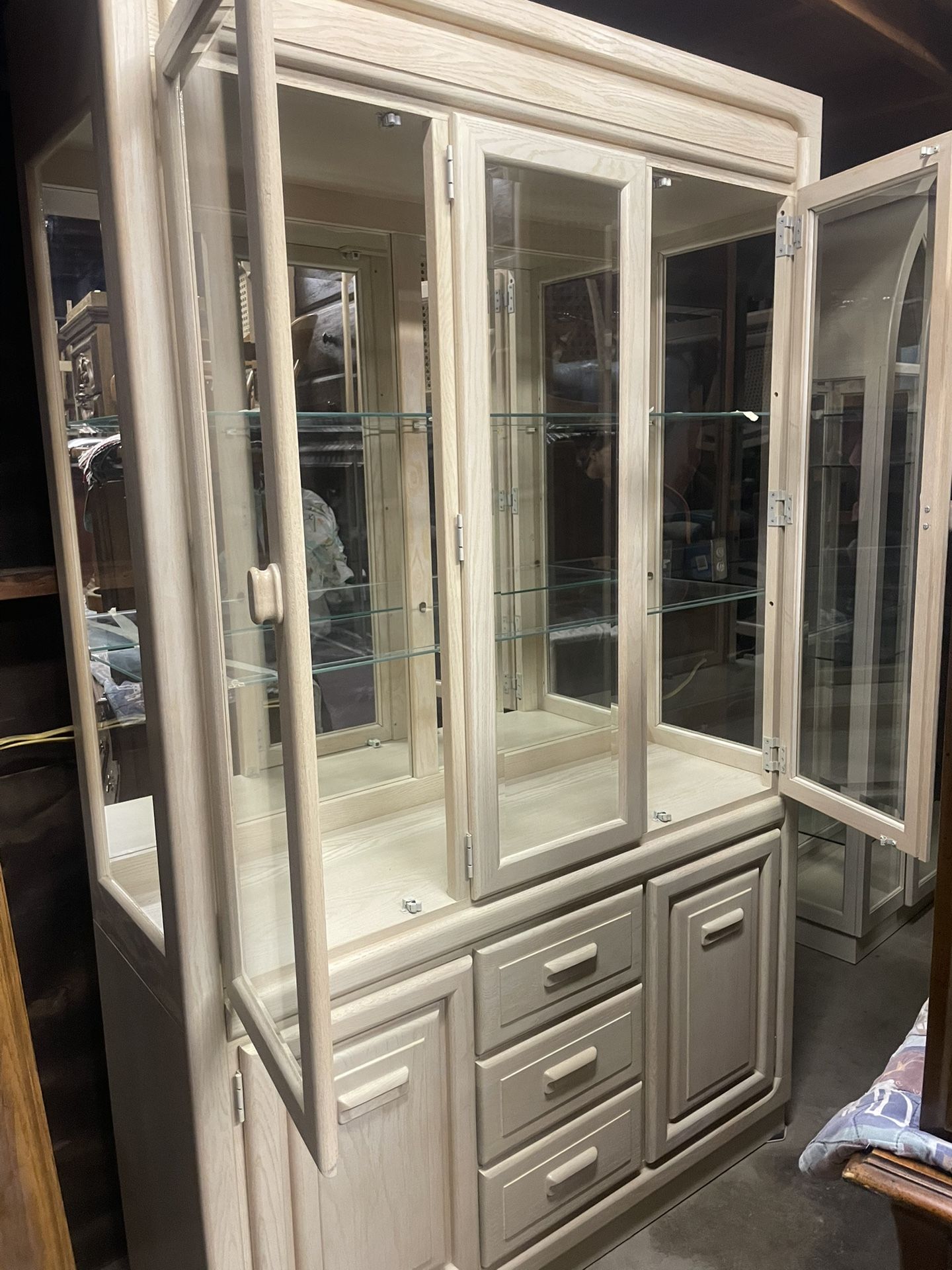 China Cabinet Hutch
