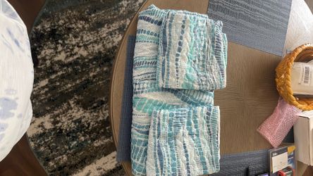 King Size Bedspread And 2 Shams 