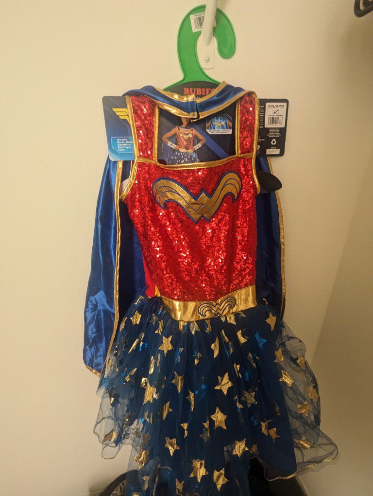 NEW Wonder Woman Kids 10-12 Medium Halloween Costume Cape Cuffs NEVER WORN
