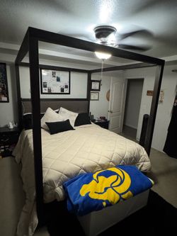Cal King canopy bed