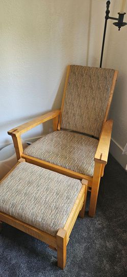 Dolese brothers adjustable back chair set