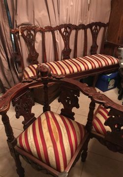 Antique leaving room