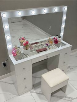 White Vanity W Bench 