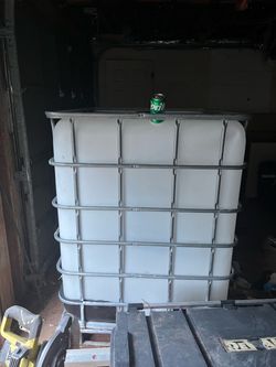 275-gallon IBC tote tank