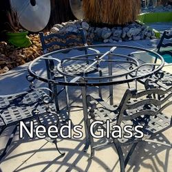Patio Table and Chairs Needs Glass And Paint 
