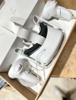 512gb Quest 2 Barely Used Works Perfect 