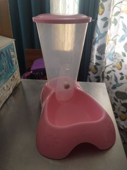 Pet food dispenser