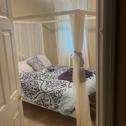 canopy bed queen size