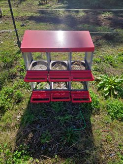 Chicken nesting box