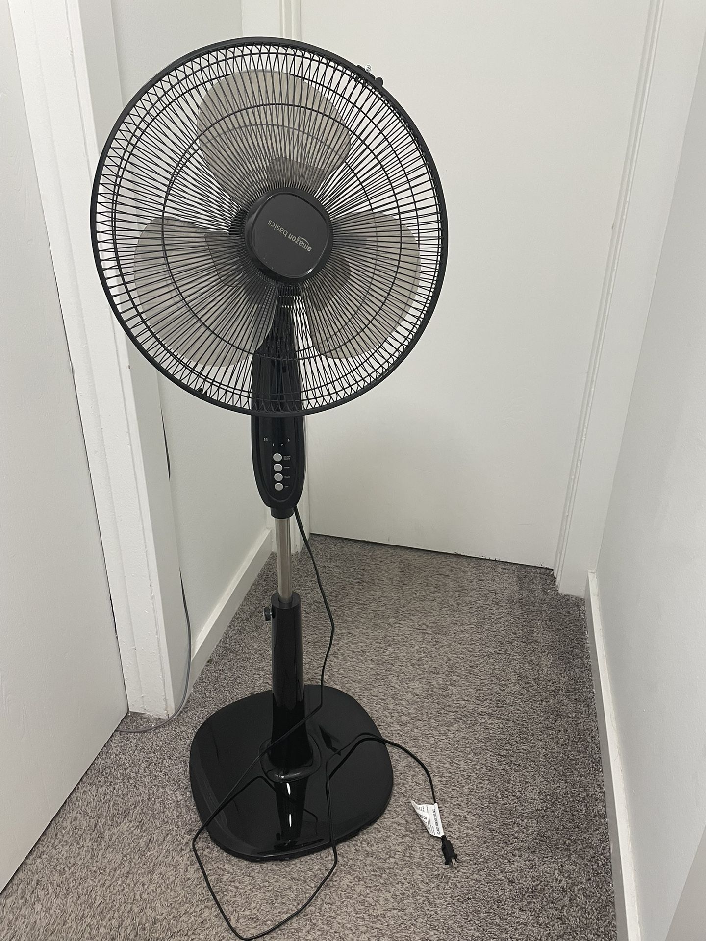 Amazon basics 16” Pedestal Fam With Remote