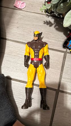 Marvel Titan Hero Series 11 Inch Wolverine Action Figurine Classic 2013