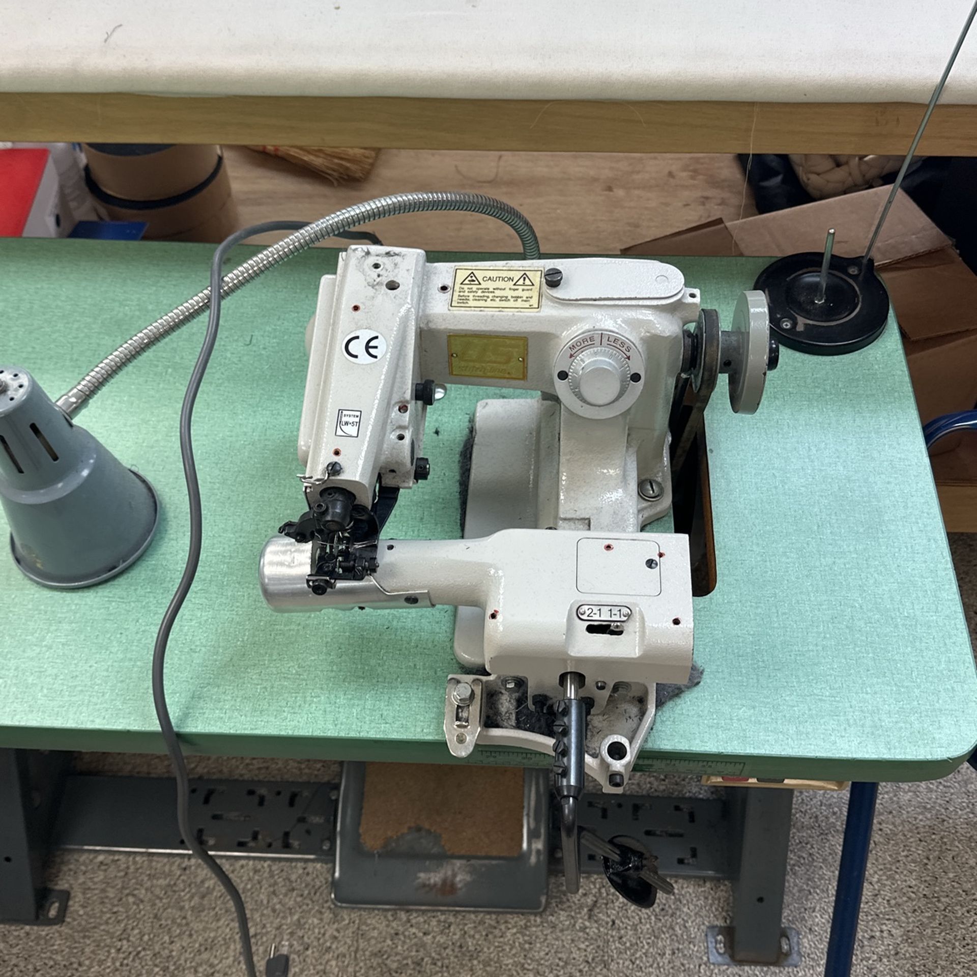 Hem professional Sewing Machine $250