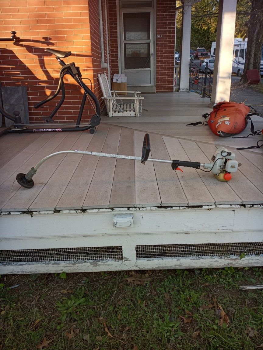 Very Clean And Lightweight Echo GT - 2004 R Trimmer