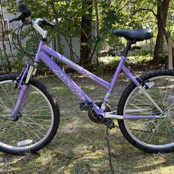 Women / Girls bike /like new