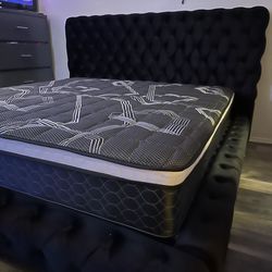 Queen size mattress pillow top 12”    Brand new mattress      All  sizes available      new in a plastic     ☎️📲call or tex (213)713-74-89