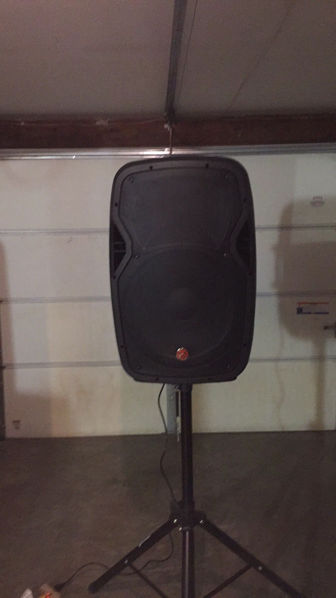 Harbinger 15 inch Powered Speaker V1015 Brand New In Box .