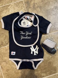 New- New York yankee Onesie With Bib And Socks 
