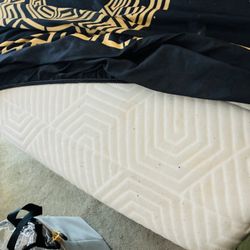 Queen Size Memory Foam Mattress Sold With Fitted Sheets