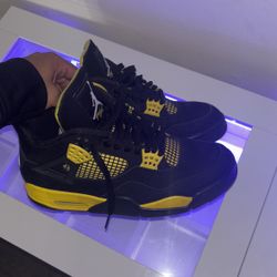 Air Jordan Retro Thunder 