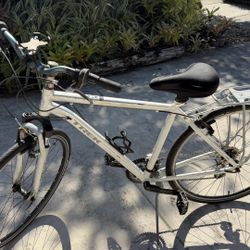 Trek Verve 3 Hybrid Large aluminum Frame front suspension Bike Bicycle 700c