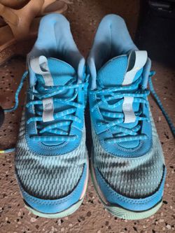Boys tennis shoes