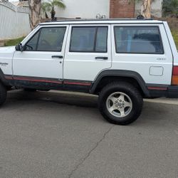 1995 Jeep Cherokee Sport 4X4, 6 Cylinder, Tow Hitch 