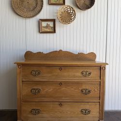 Antique Oak Dresser With Knapp Joints 