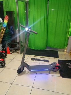 PHANTOM A8 ELECTRIC SCOOTER 350W-15MPH-28 MILES RANGE.
Motor: 350 Watts
Maximum Load: 220 lbs
Charging Time: 5.5 hours
Maximum Speed: 15.6 MPH
Maximum