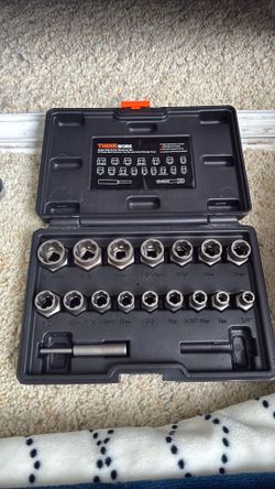 Torque wrench and sockets