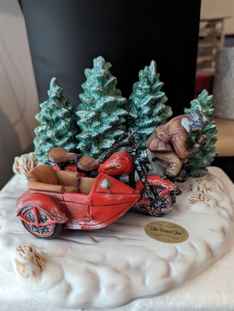 Vintage,1989,Harley-Davidson Christmas,''THE PERFECT TREE ,First Edition porcelain figurine
