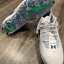 Under Armour Metal Baseball Cleats Size 13.5