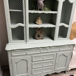 CUTE LIFHT SAGE CABINET AT PICKY PINCHERS 1621 N HIGHLAND AVE CLEARWATER OPEN NOON TO 6pm