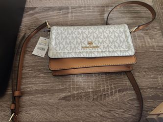 Brand New Michael Kors Women's Jet Set Crossbody Leather Purse Vanilla/Acorn Color