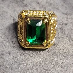 Men's Or Women's Emerald ring