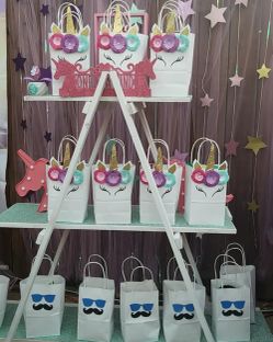 Gift bags stand - latter shelves - light duty