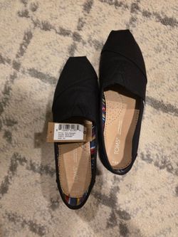TOMS Women's Classic Canvas Shoe