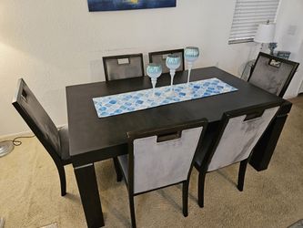 Dining Table Set with 6 Chairs – Excellent Condition – Moving Sale