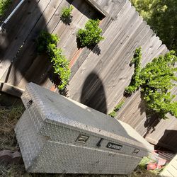 Truck husky tool box