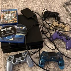 PlayStation 4 With 5 Controllers 