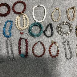 Pulseras  $2 Cada Una $20 Por Todas