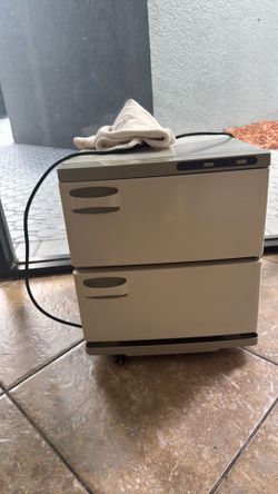 Hot towel warmer