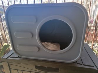 Camera-Shaped Cat House in Waterproof Resin for Indoor & Outdoor Use, Durable Weathe