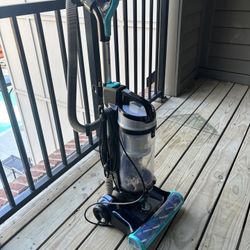 Boswell Swivel Cleanview Vacuum- Barely/lightly Used
