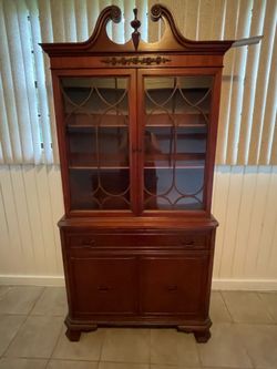 Antique Hutch (Mahogany)