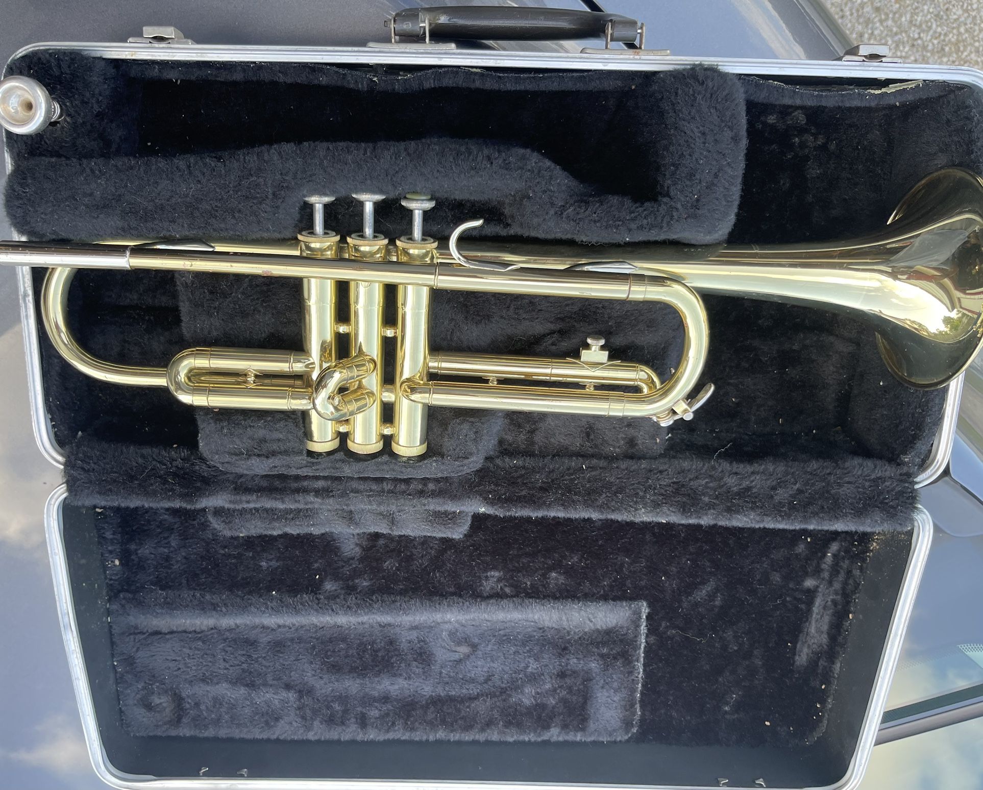 Selmer Bundy trumpet designed by Vincent Bach w/mouthpiece & case