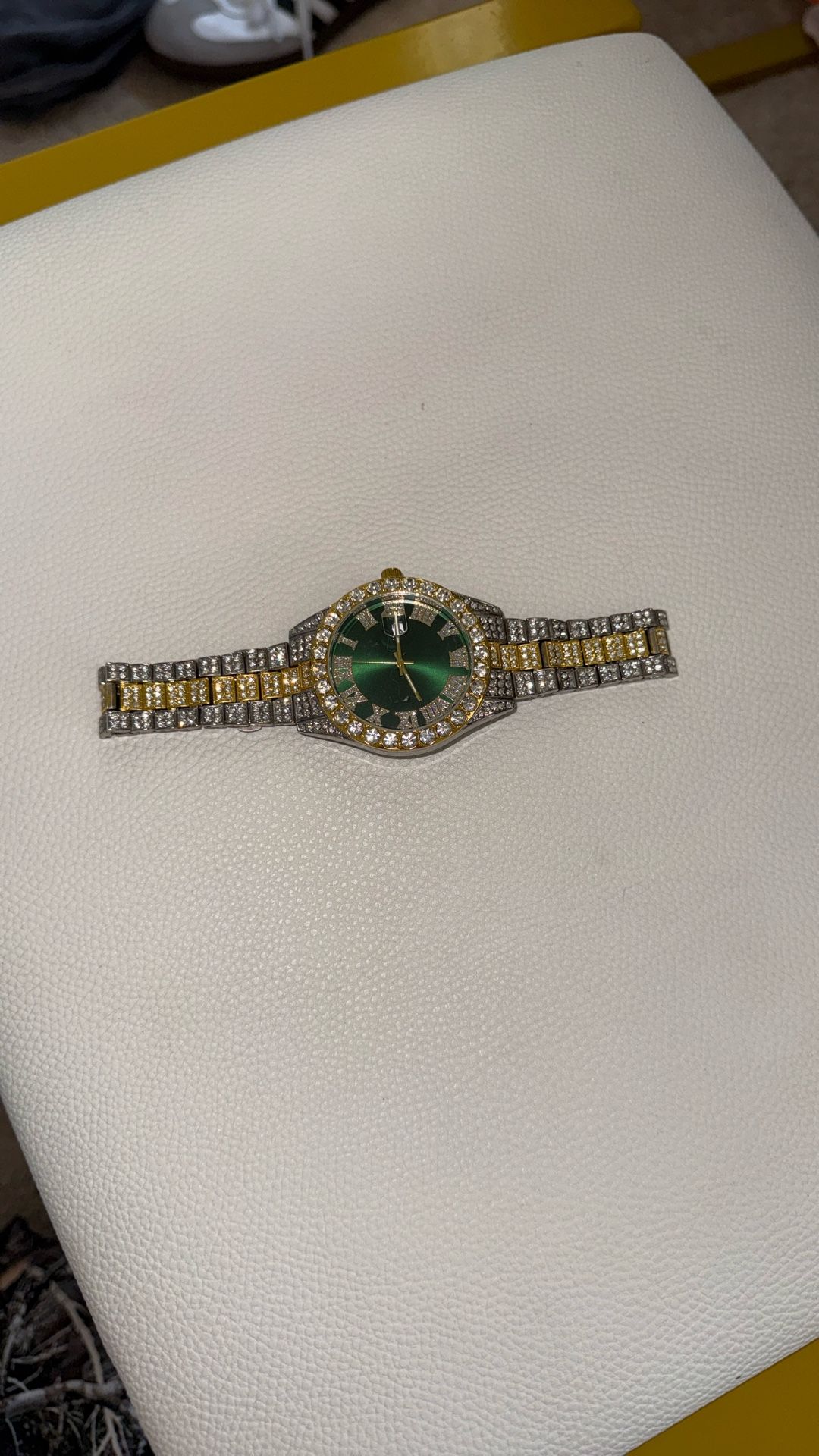 Diamond Seto Watch lab Grown Diamonds For A Very Good Price White Yellow, And Green Are The Colors Very Beautiful Fits All Sizeo