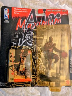 MAXIMUM  MICHAEL JORDAN  COMMERATIVE  SERIES , ROOKIE OF THE. YEAR,  HOOP  HIGHLIGHTS 