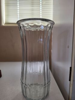 Clear flower vase 10 in