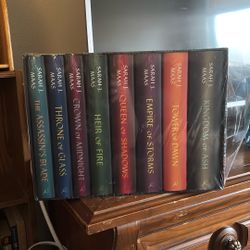 “Throne Of Glass” Boxed Set - Hardcover